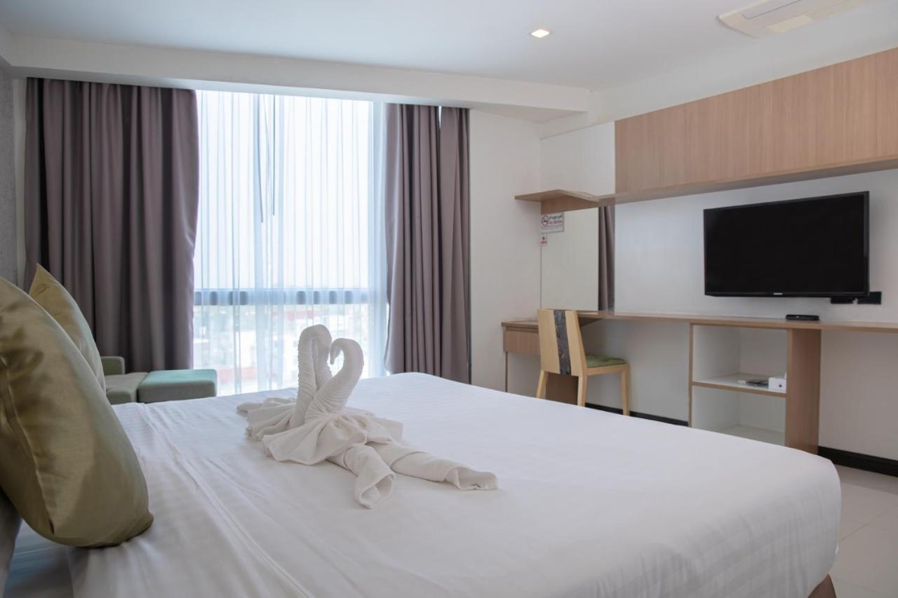 42C The Chic Hotel Nakhon Sawan Exteriör bild