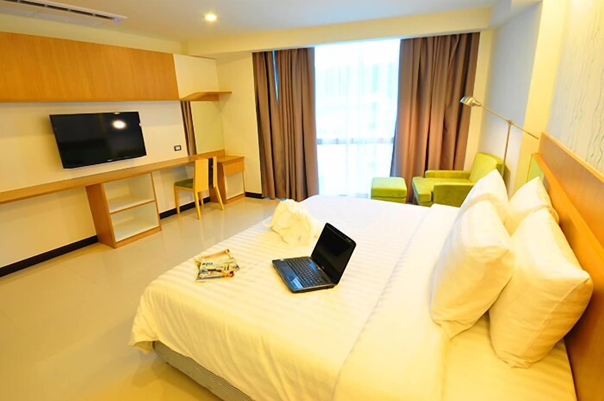 42C The Chic Hotel Nakhon Sawan Exteriör bild