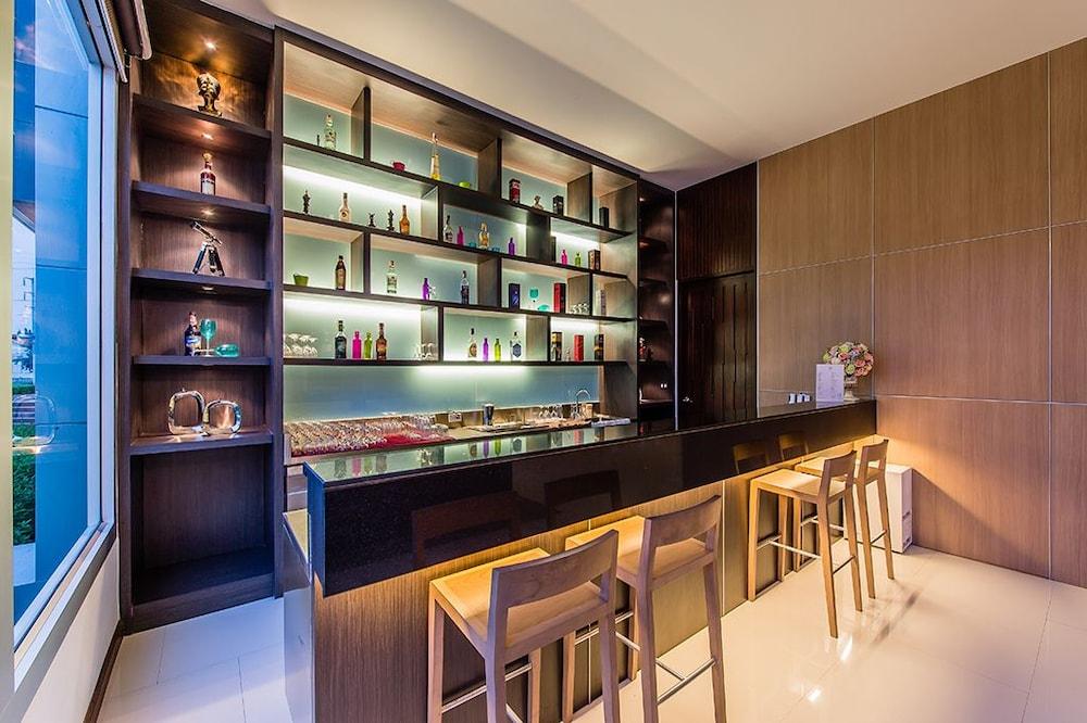 42C The Chic Hotel Nakhon Sawan Exteriör bild