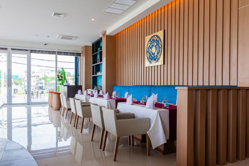 42C The Chic Hotel Nakhon Sawan Exteriör bild