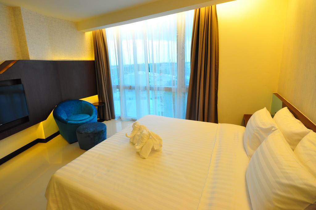 42C The Chic Hotel Nakhon Sawan Exteriör bild
