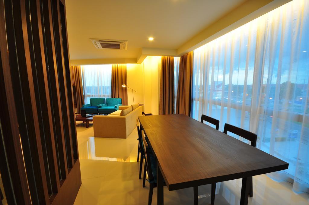 42C The Chic Hotel Nakhon Sawan Exteriör bild