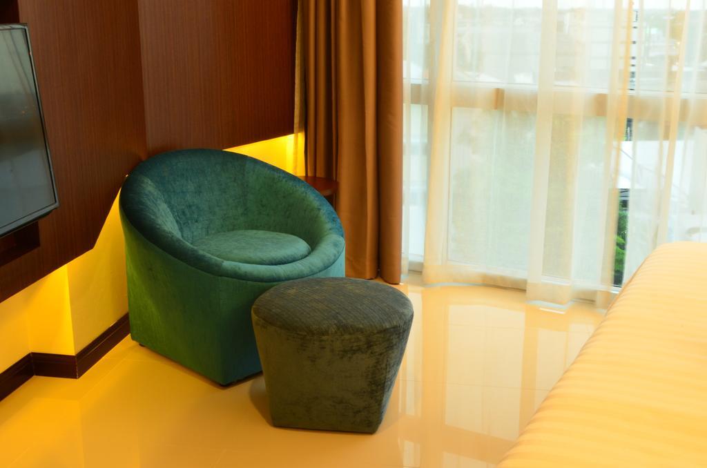 42C The Chic Hotel Nakhon Sawan Exteriör bild