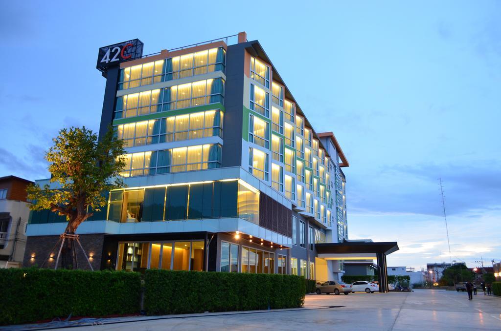 42C The Chic Hotel Nakhon Sawan Exteriör bild