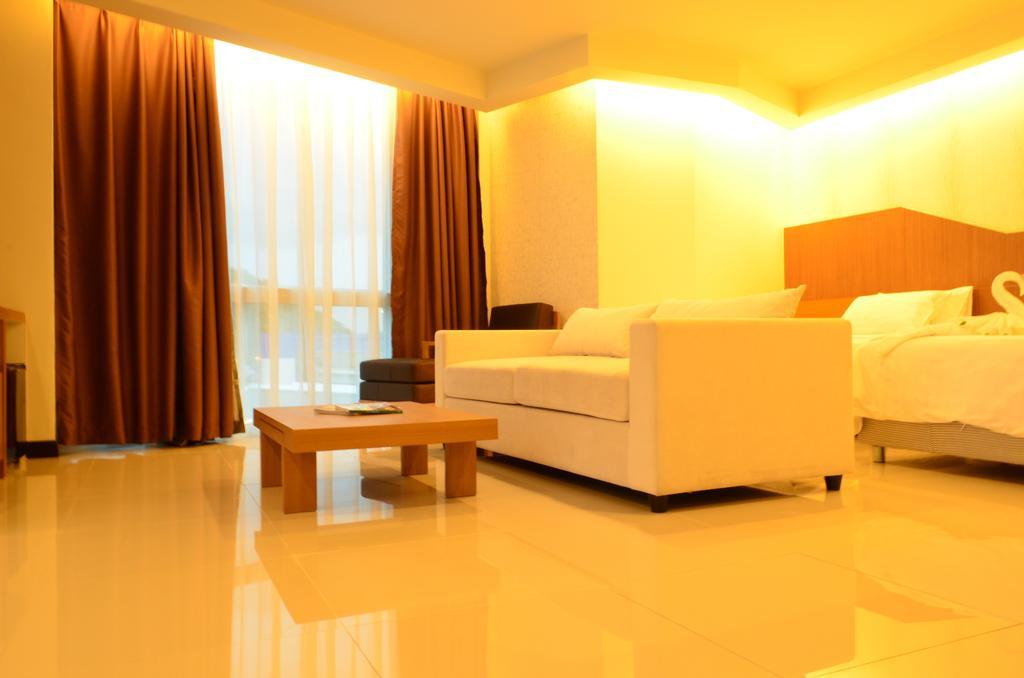 42C The Chic Hotel Nakhon Sawan Exteriör bild