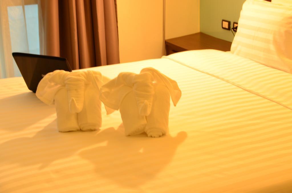 42C The Chic Hotel Nakhon Sawan Exteriör bild
