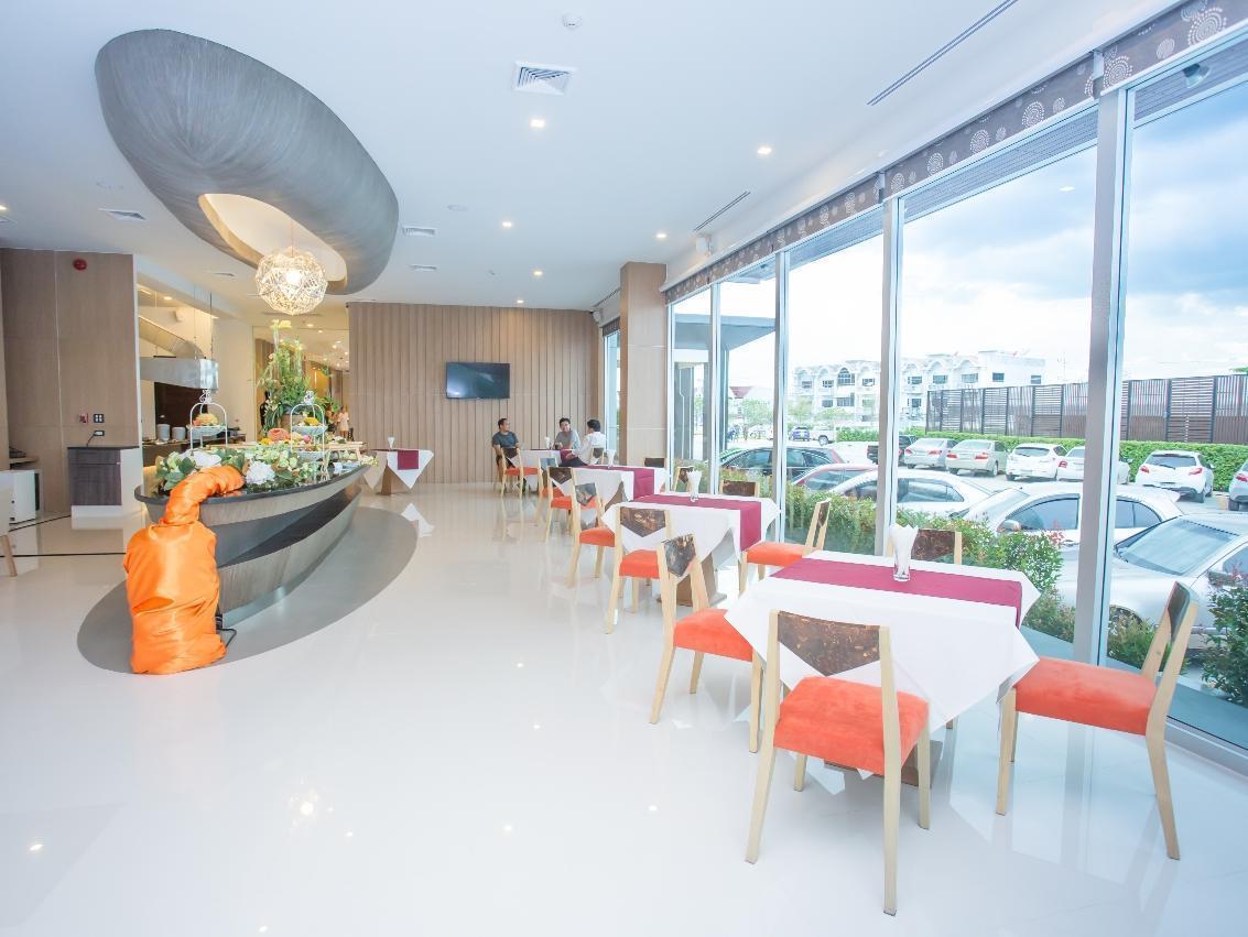 42C The Chic Hotel Nakhon Sawan Exteriör bild