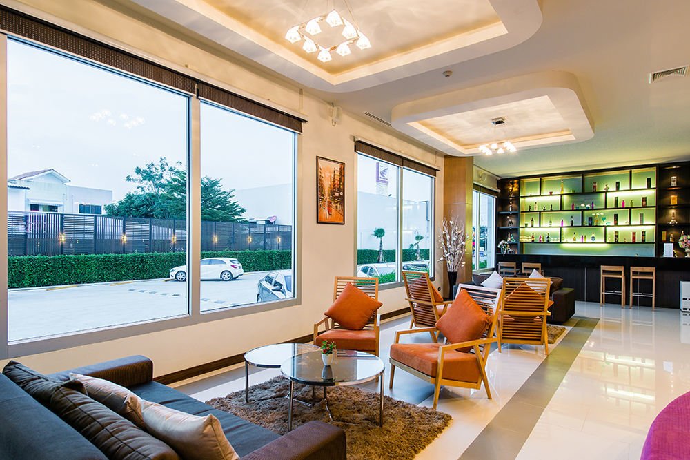 42C The Chic Hotel Nakhon Sawan Exteriör bild