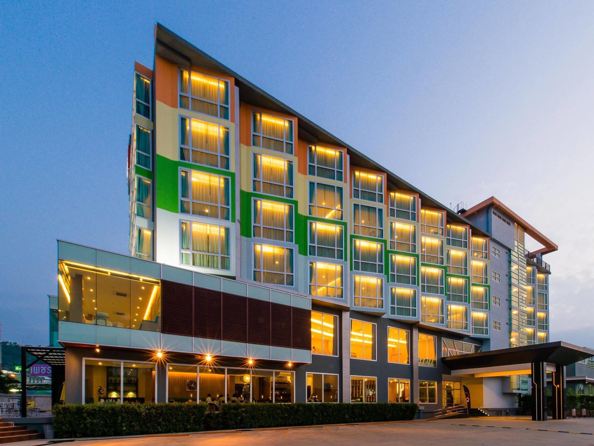 42C The Chic Hotel Nakhon Sawan Exteriör bild
