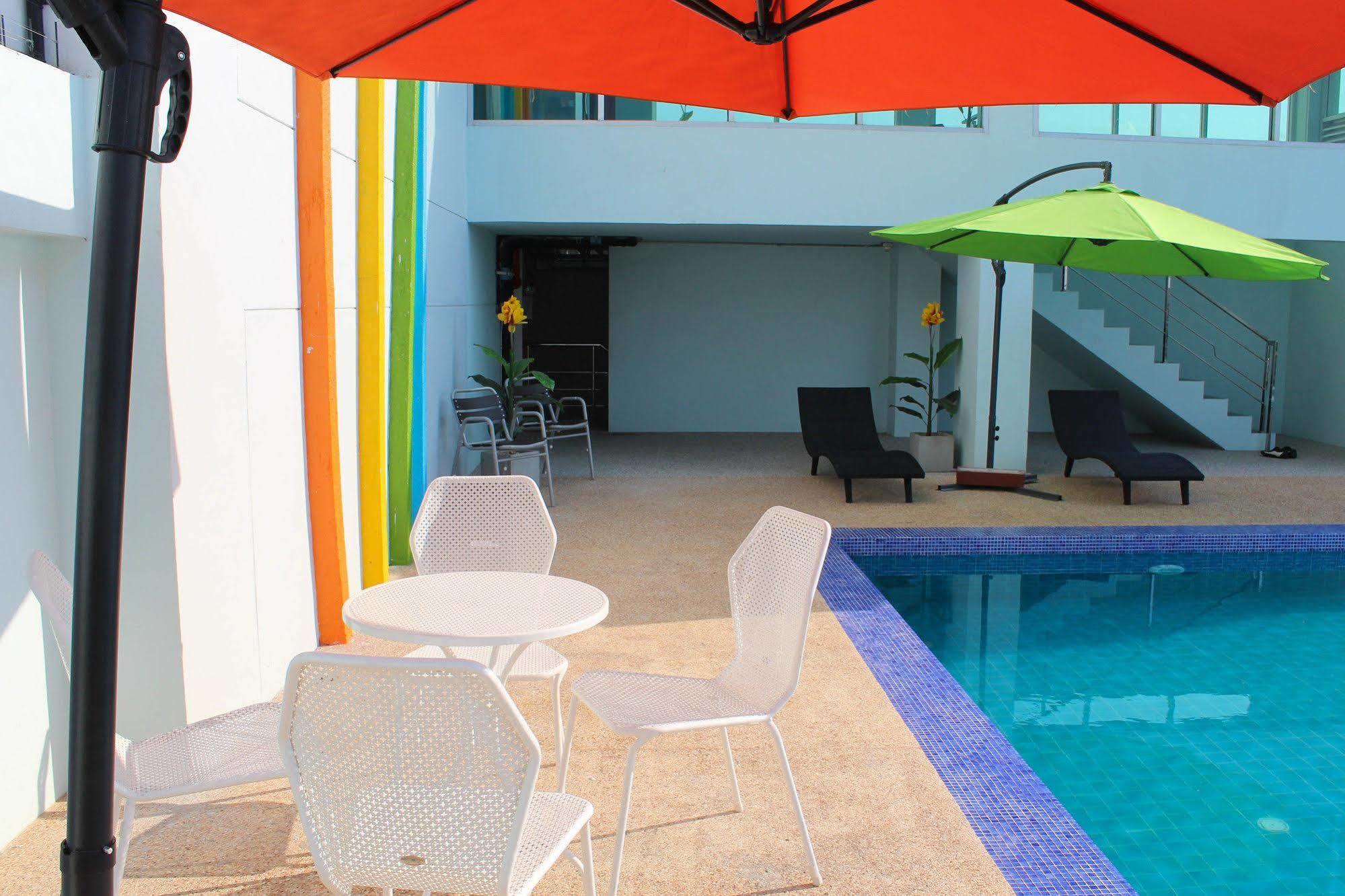 42C The Chic Hotel Nakhon Sawan Exteriör bild