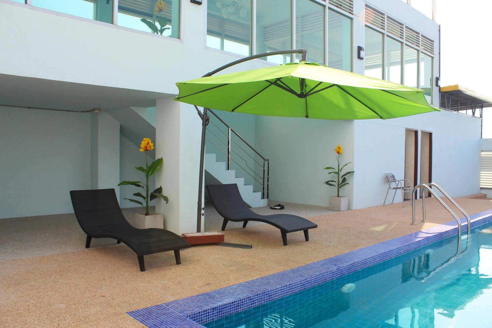 42C The Chic Hotel Nakhon Sawan Exteriör bild