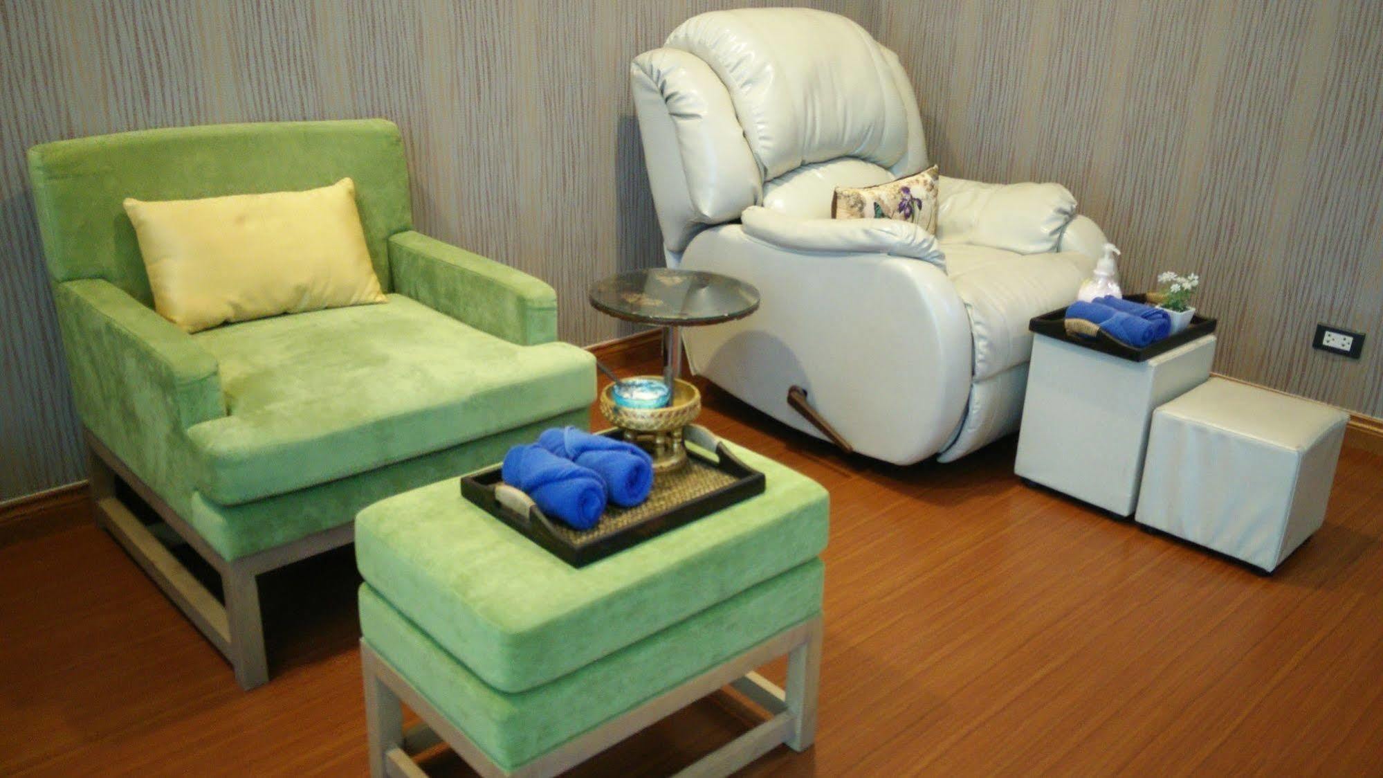 42C The Chic Hotel Nakhon Sawan Exteriör bild