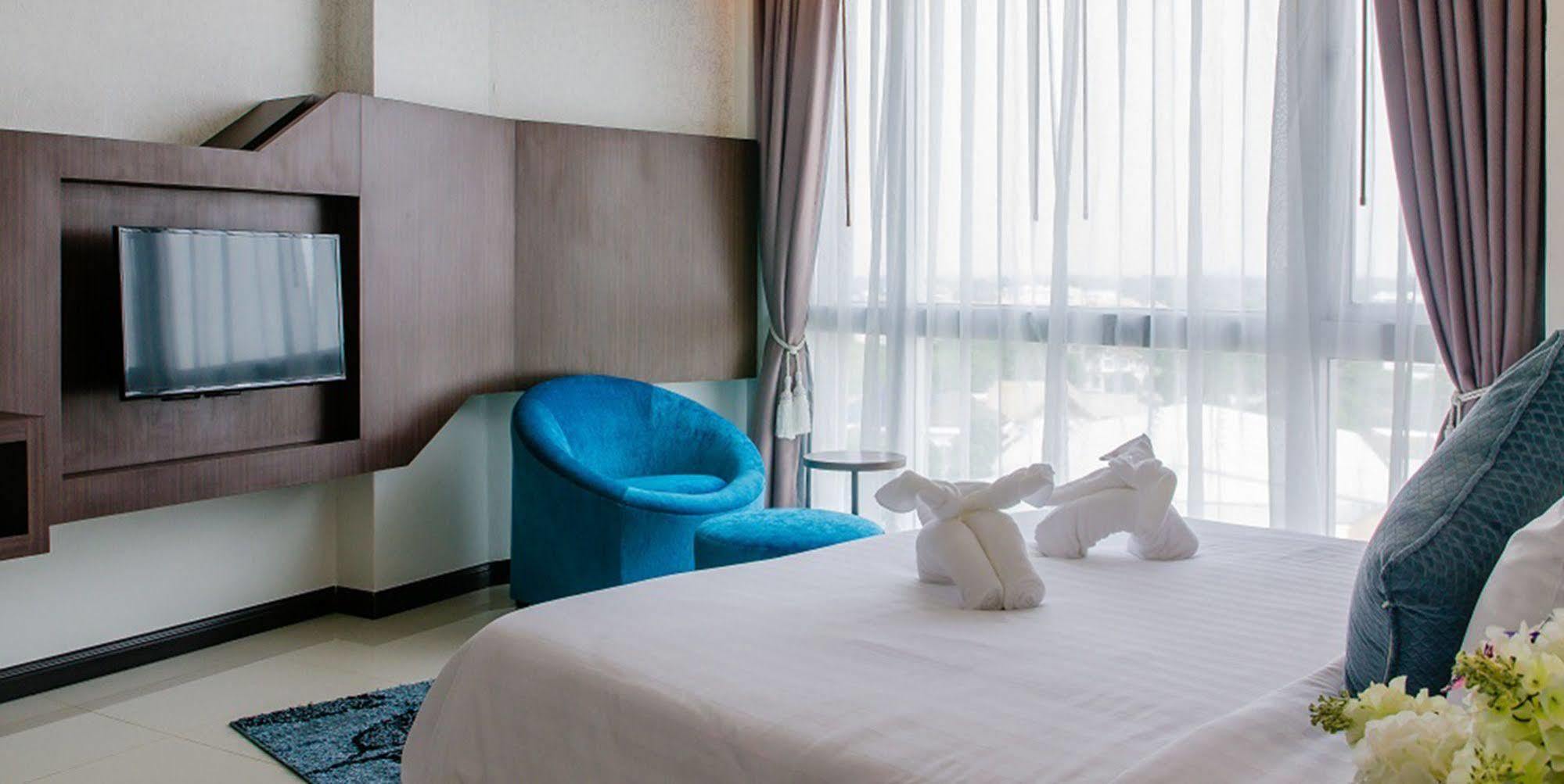 42C The Chic Hotel Nakhon Sawan Exteriör bild