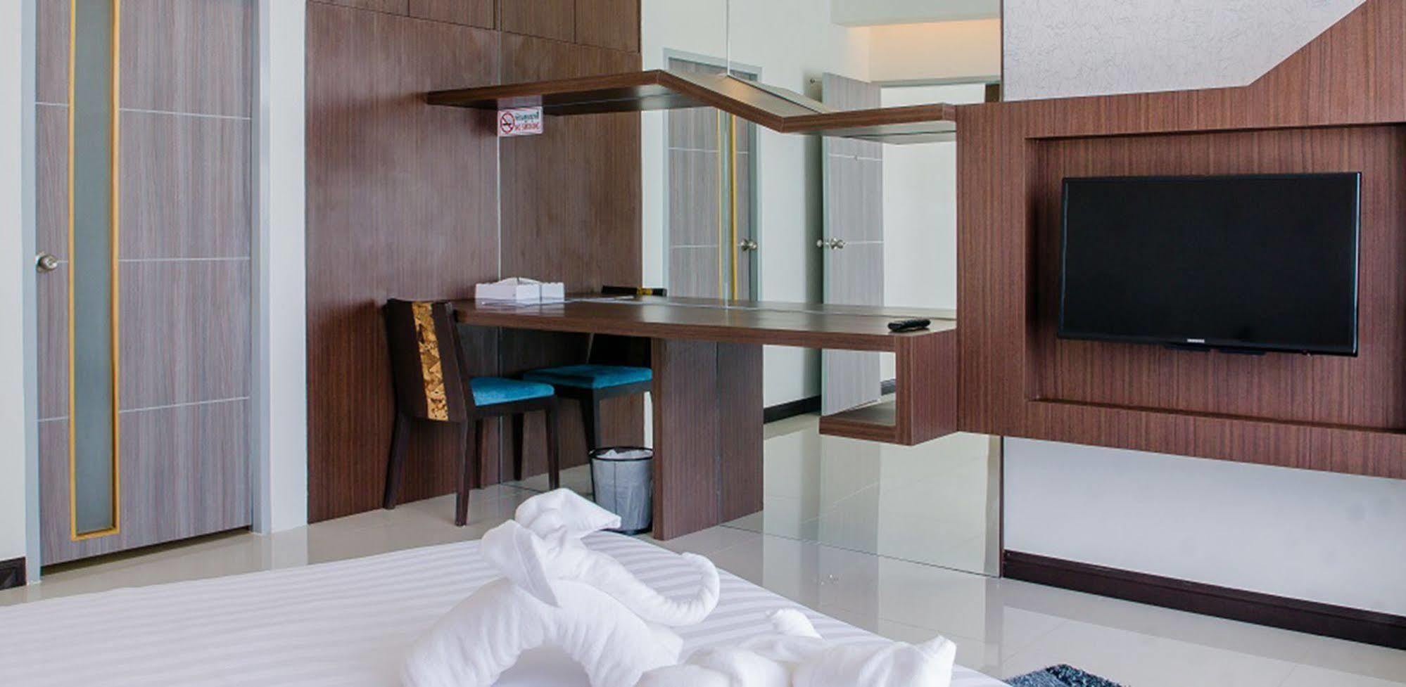 42C The Chic Hotel Nakhon Sawan Exteriör bild