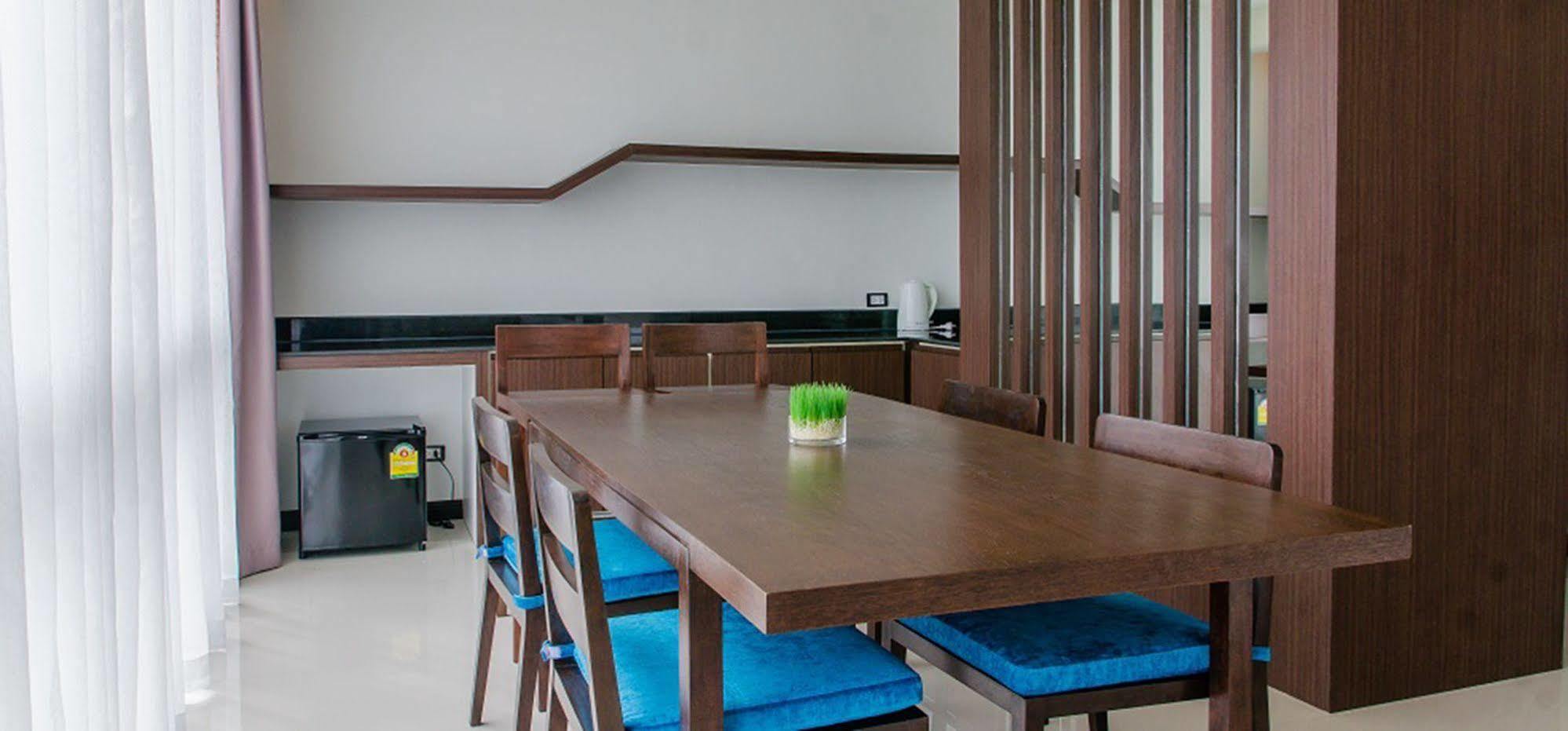 42C The Chic Hotel Nakhon Sawan Exteriör bild